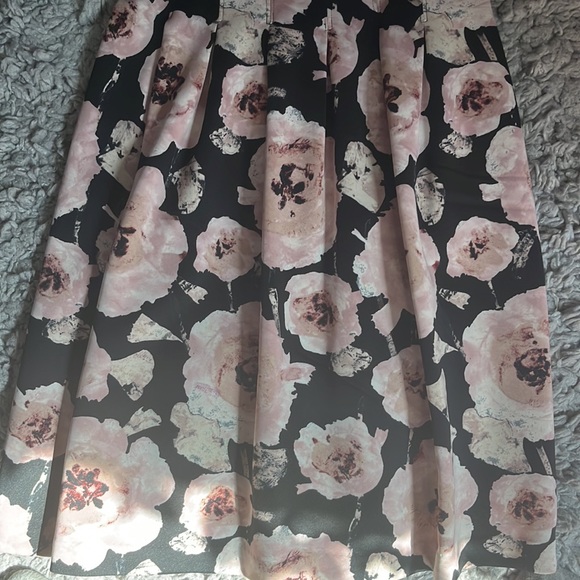 Flower dress size 6 - Picture 3 of 6